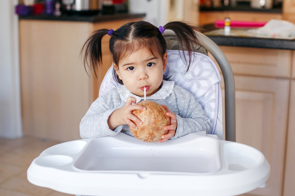 几个月的孩子可以喝椰子水吗?妈妈需要注意什么?