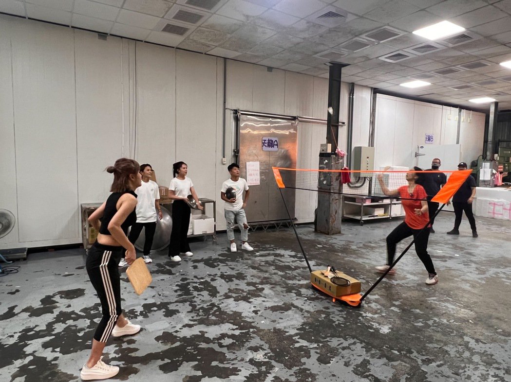 被丢丢妹当场脱裤子  他求救「经纪人在干嘛？」