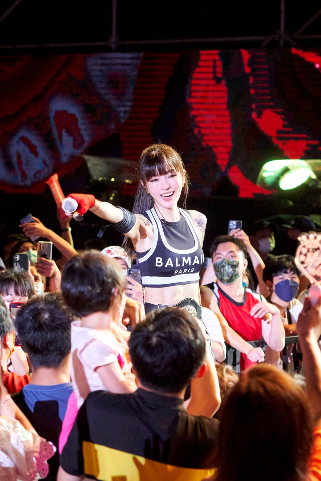 川字腹肌加逆天长腿 谢金燕「性感女拳王」辣翻花莲