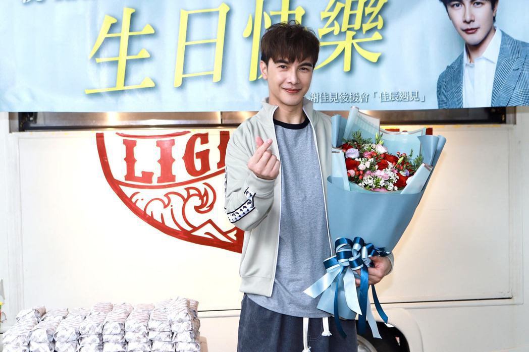 谢佳见过43岁生日  粉丝豪气应援餐车直送宜兰片场