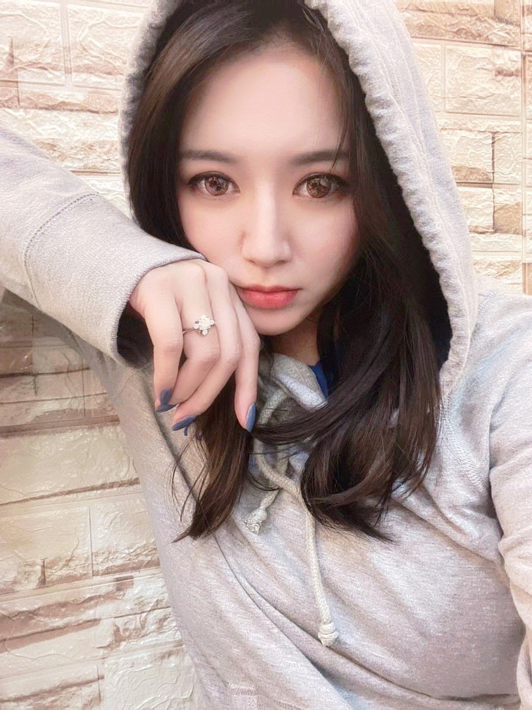 李妍憬直播卖货遭闹场惊动警察吐心境「赔售卖、压力大到哭」