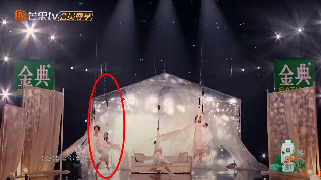 黄奕《浪姐3》吊钢丝失误落地　下台后哭了