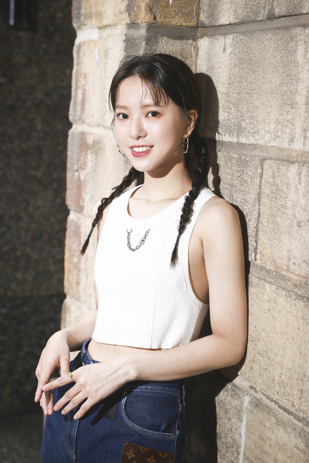 专访／甜美新人自揭黑暗时期 拍戏被撞飞遭导演骂爆