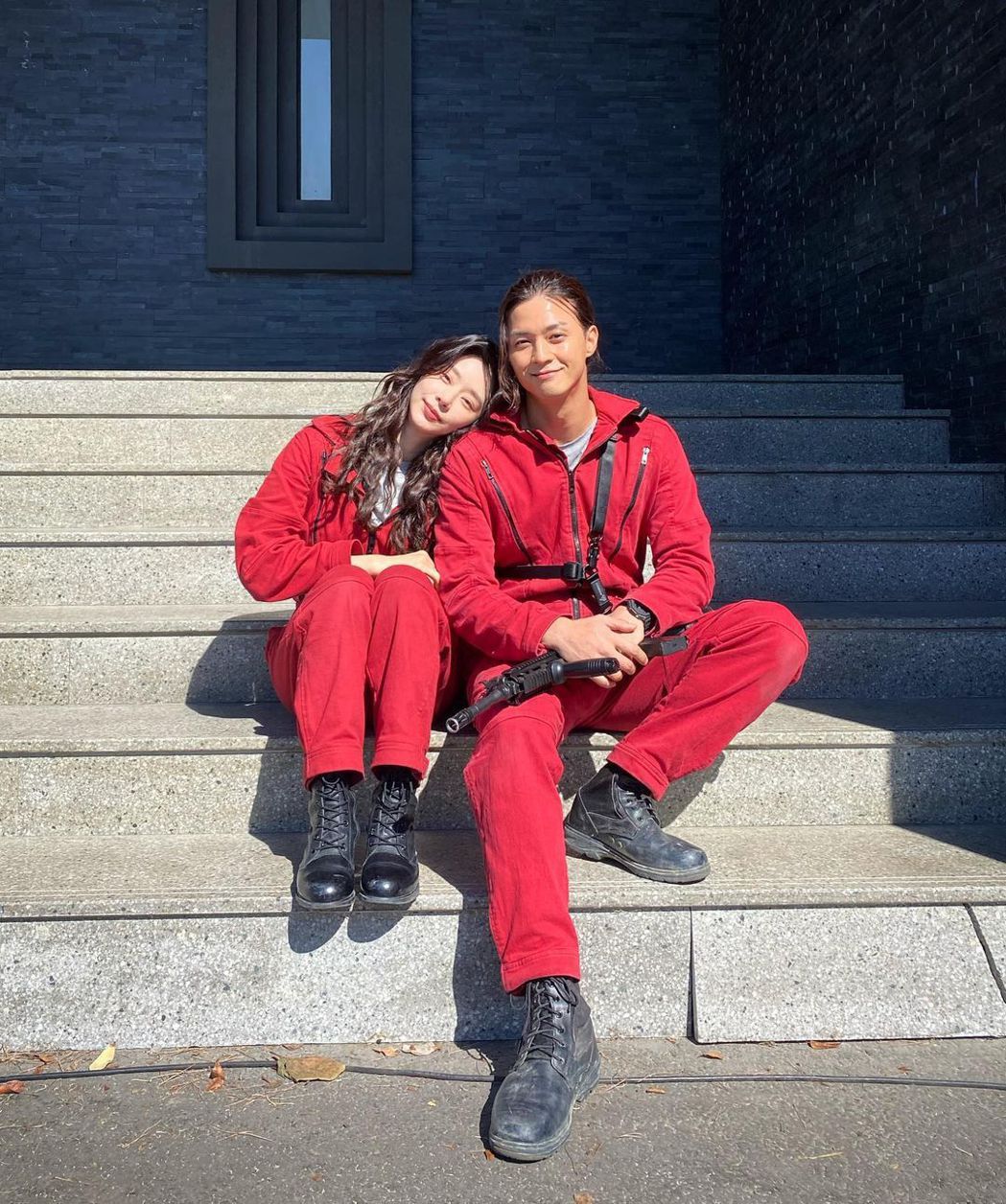 李主傧《纸房子:韩国篇》当最美人质竟是素颜上阵