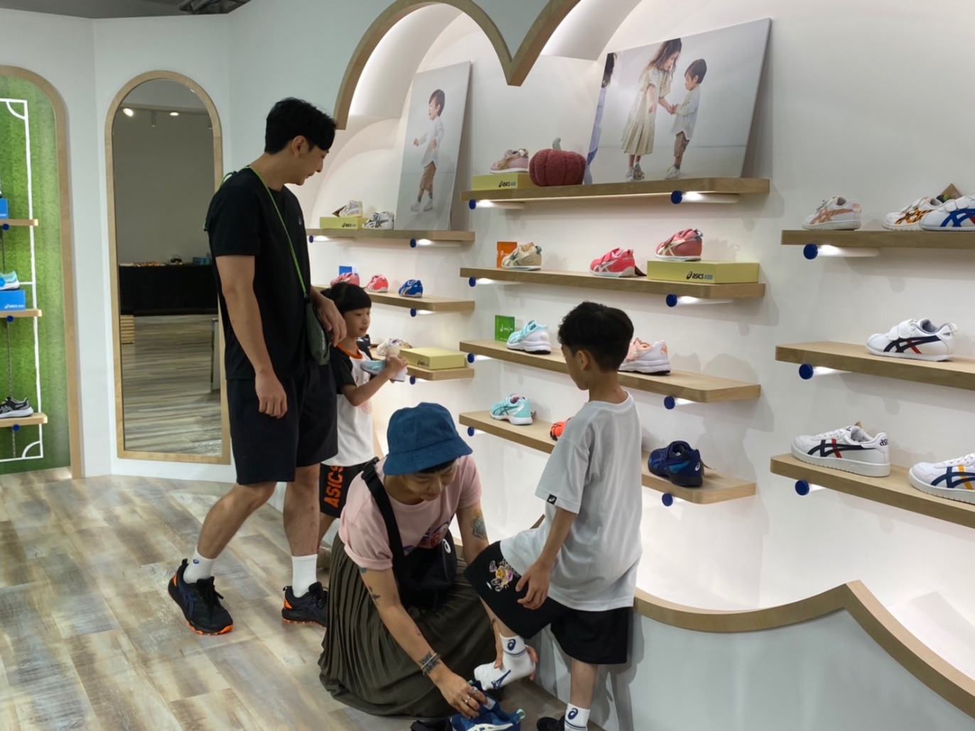 消费满额获赠品，B1还有亲子共玩室让爸妈悠闲逛街买鞋