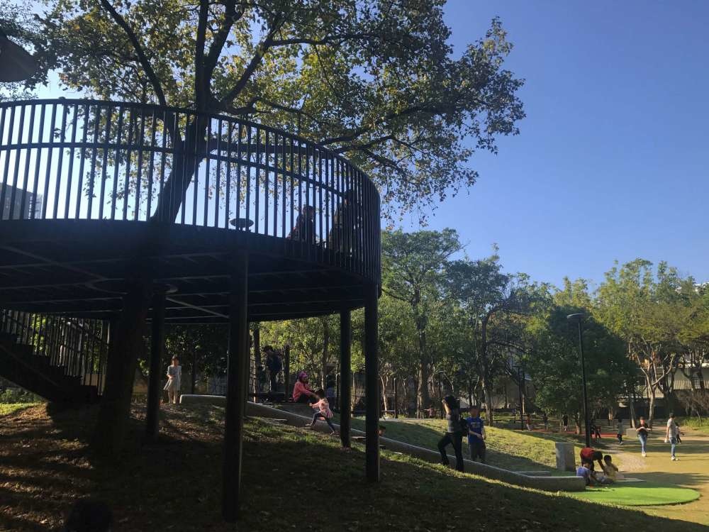 长和公园_06-1000.jpg 百年老树旁的游戏场-新竹长和公园,高架树屋瞭望平台+地景磨石子溜滑梯