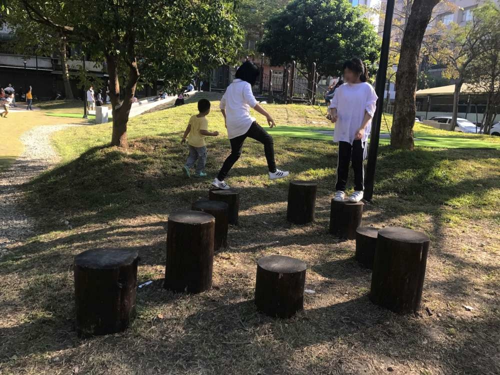 长和公园_11-1000.jpg 百年老树旁的游戏场-新竹长和公园,高架树屋瞭望平台+地景磨石子溜滑梯