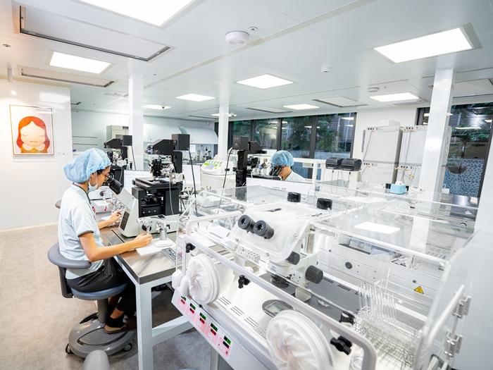 人工授精、试管婴儿怎么选？受精方式、资格条件、流程与费用比一比