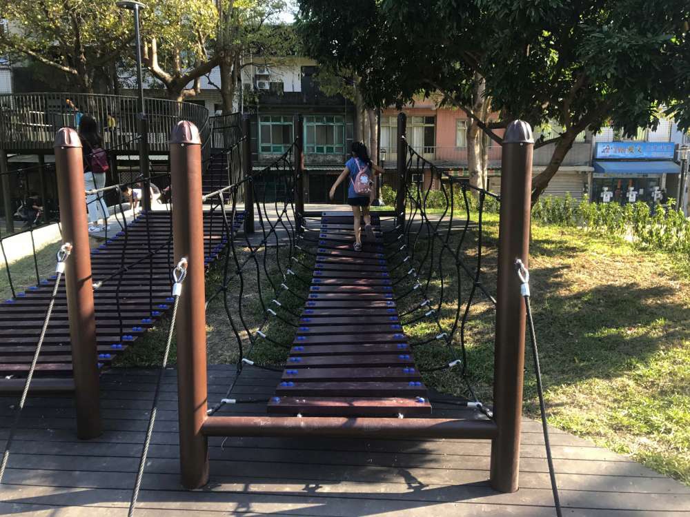 长和公园_09-1-1000.jpg 百年老树旁的游戏场-新竹长和公园,高架树屋瞭望平台+地景磨石子溜滑梯
