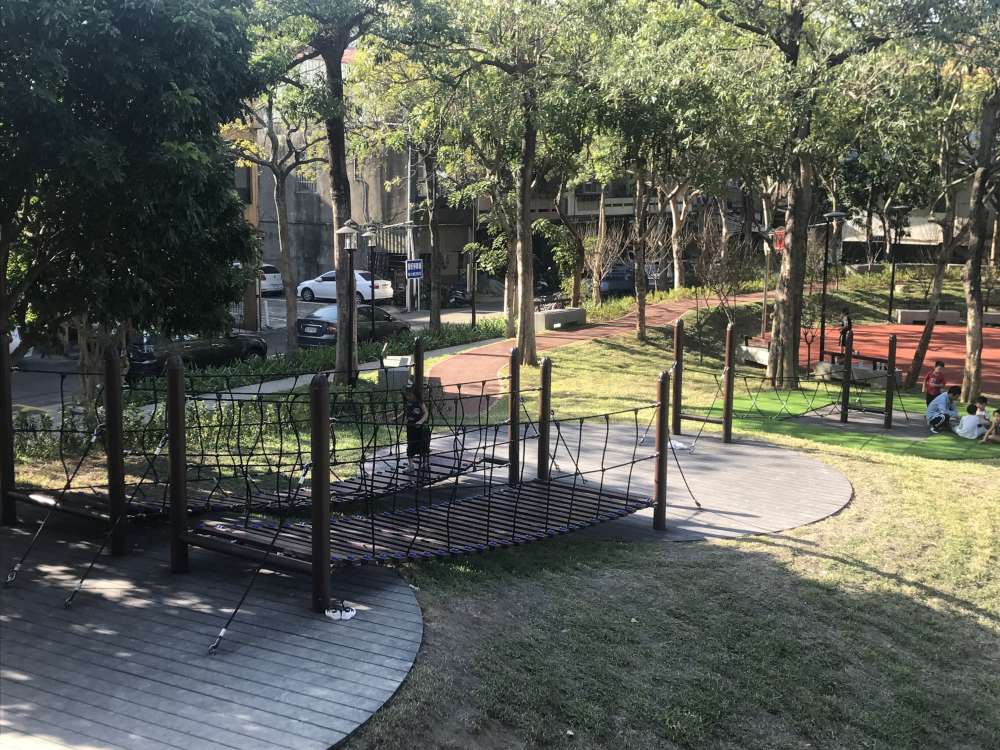 长和公园_09-1000.jpg 百年老树旁的游戏场-新竹长和公园,高架树屋瞭望平台+地景磨石子溜滑梯