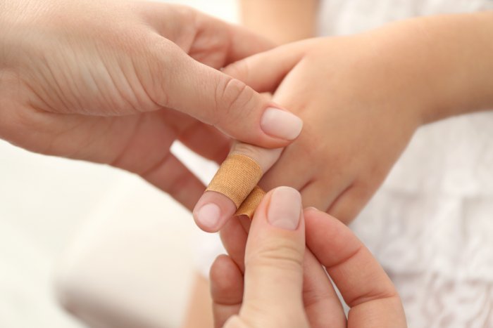 小孩刺、割伤时，家长能做的紧急处理