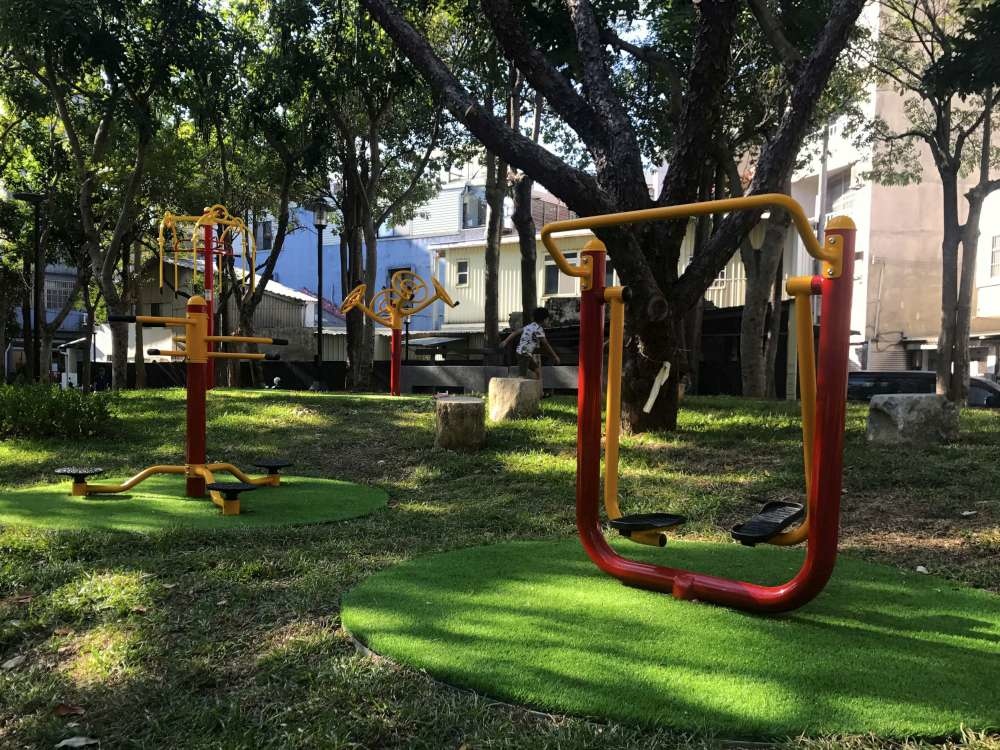 长和公园_14-1000.jpg 百年老树旁的游戏场-新竹长和公园,高架树屋瞭望平台+地景磨石子溜滑梯