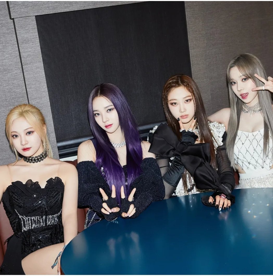 校庆表演失控!聊斋艳谭韩女团竟公然被学生集体疯狂骚扰