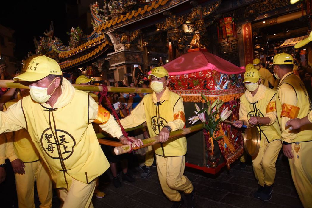 他在美国跟著白沙屯妈祖「类进香」　画面曝光网狂赞