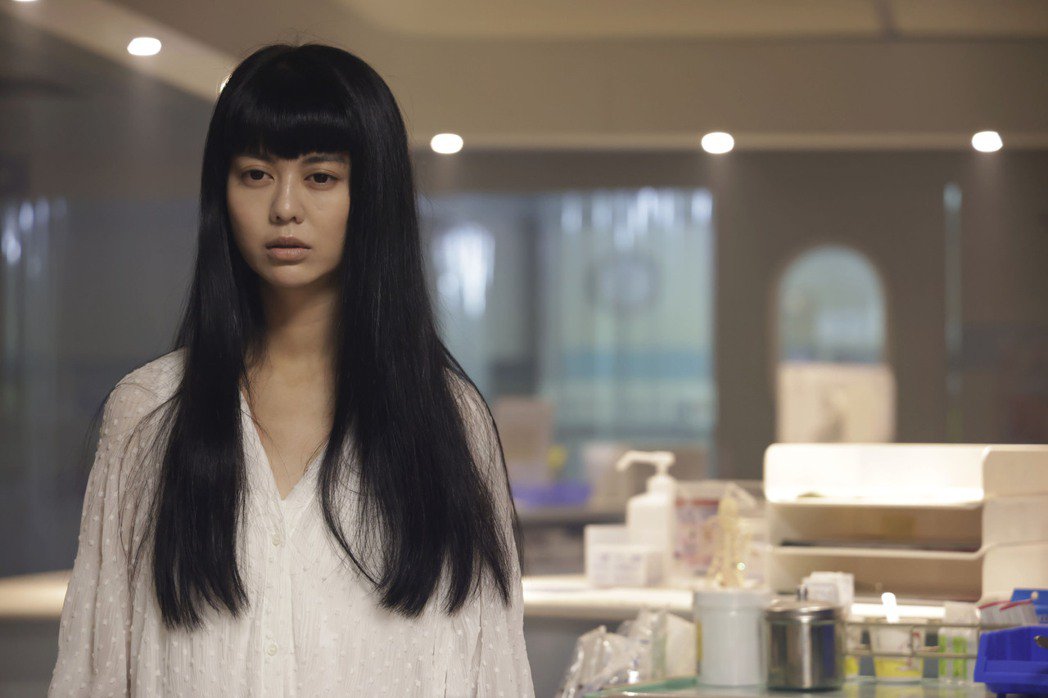 蔡淑臻被针戳脚染红「茶花女」 打败心魔逼哭78万人