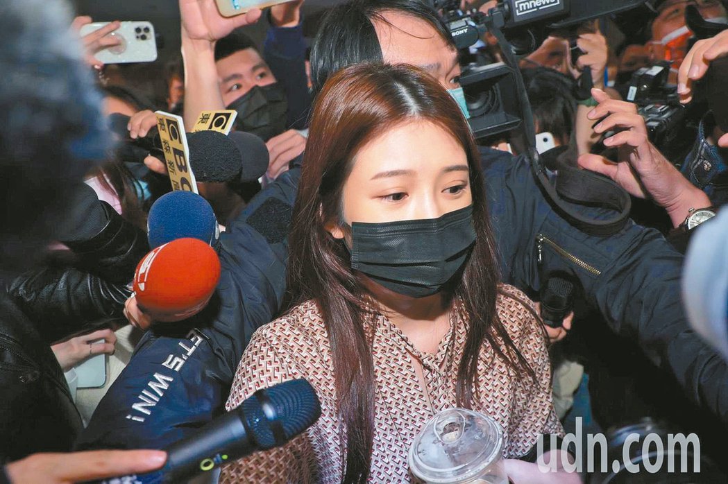 鸡排妹赢了！她自爆大腿被整坏被医美诊所告 检不起诉