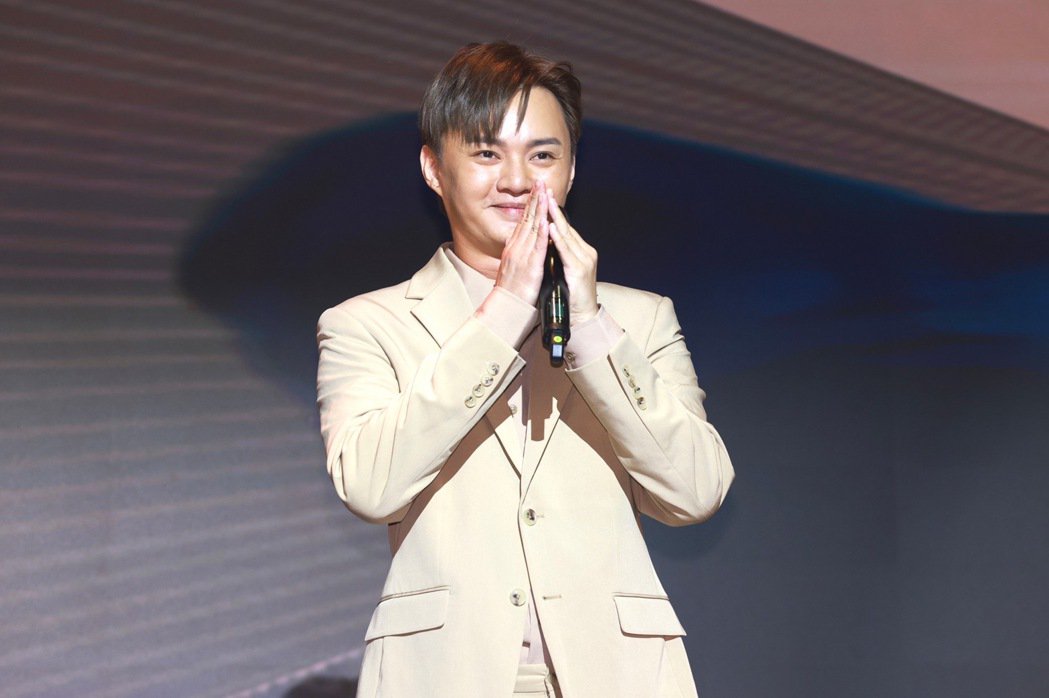 许富凯遭「妹妹」逼睡沙发开房门惊见：在我床上大便