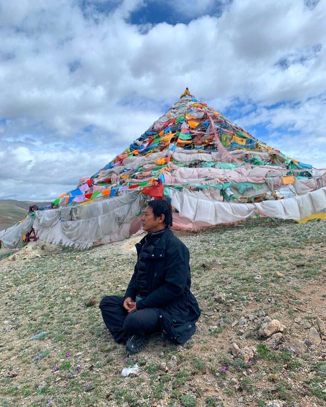 网曾疯传「憔悴老态如70岁老人」祝卿好59岁李连杰回春模样曝光