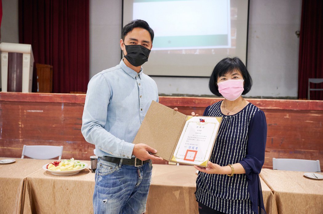 异物志明道赴偏乡陪练球顾家中老小勤消毒免染疫