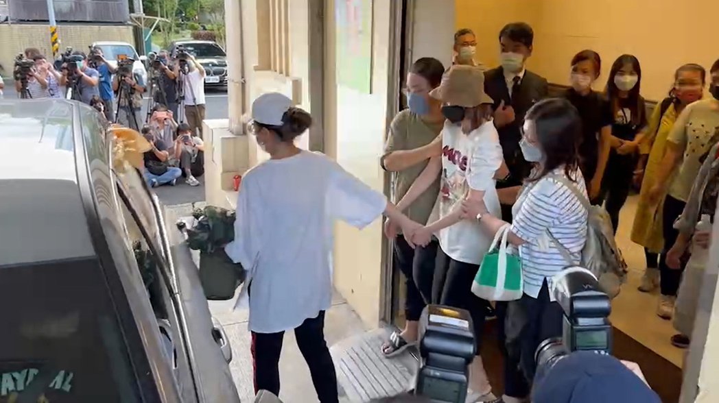 艾成离世王瞳却遭指责 经纪方急关「请多给安慰关怀」