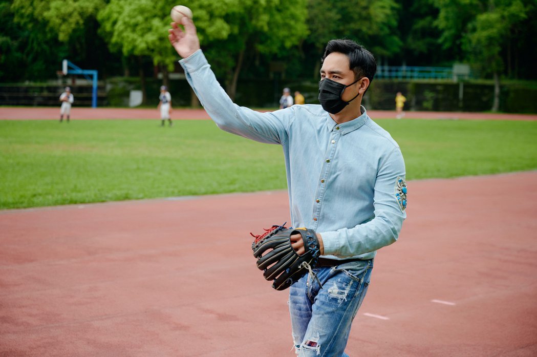 异物志明道赴偏乡陪练球顾家中老小勤消毒免染疫