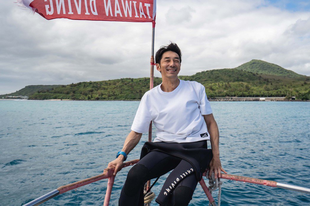 李李仁「人类是地球寄生虫」随手净滩无奈隔天又脏乱