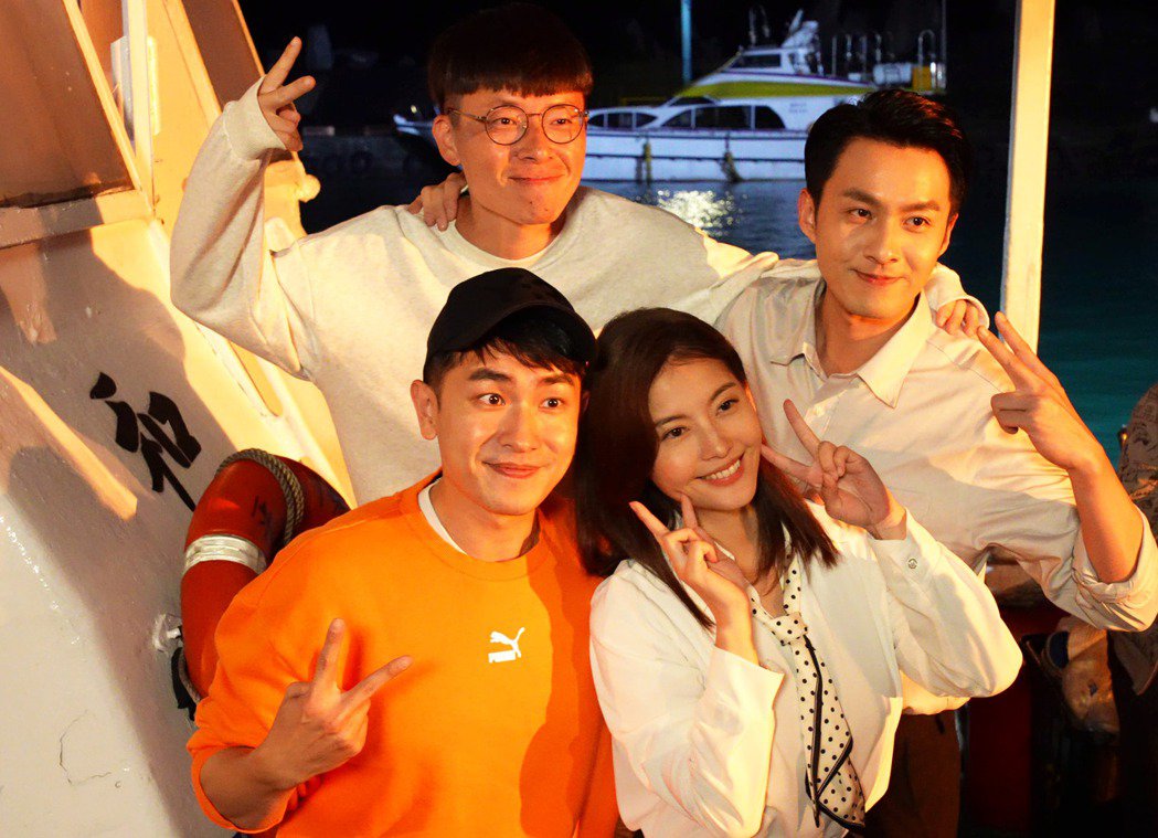 王乐妍船上拍戏险失足「前夫」探班自告奋勇当救生员