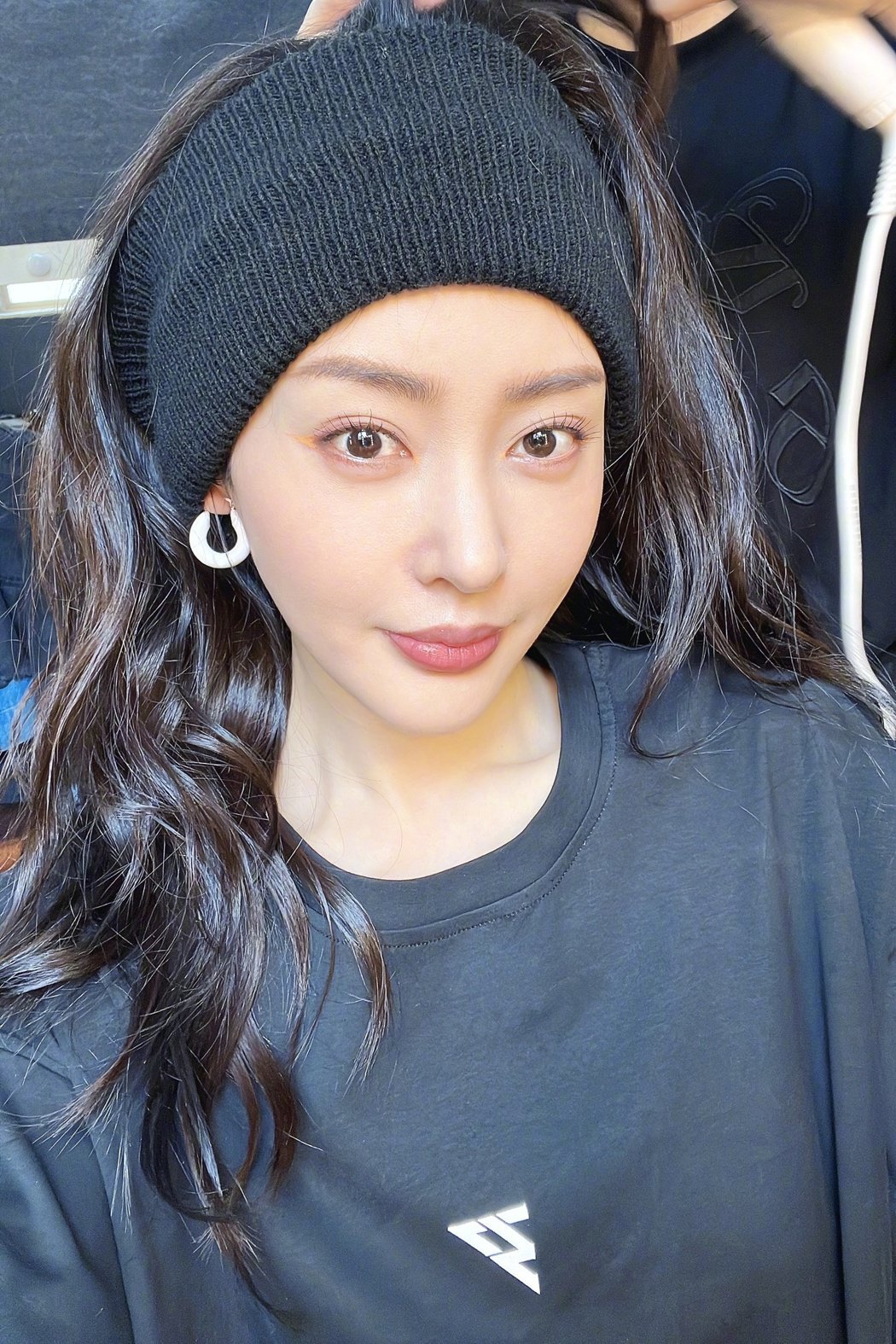 「乘风破浪」女星声援愿为唐山烧烤店受伤女子负担医药费