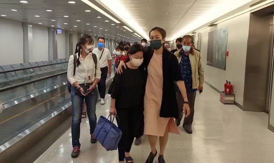 艾成爸妈泪奔千里抵台2年多未见竟天人永隔