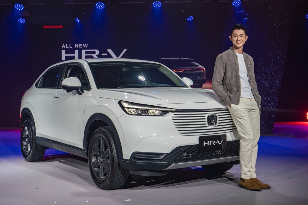 吴慷仁扒衣裸秀「红虾」 日光浴代价「痛死了」！