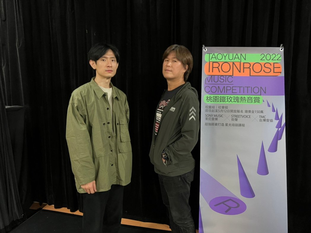 董事长乐团大方开支票 他开心收礼爽歪