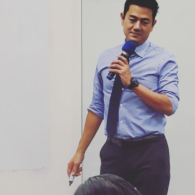 切了小20岁四川籍tiantianyule女友陈俊生秀近照露出惊人背杀