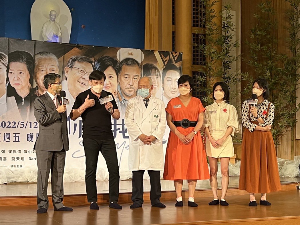 崔佩仪母亲晚年失智她曝自己已出现这个迹象