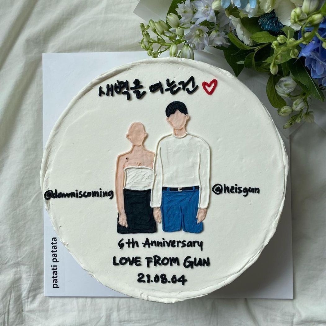 美女网红癌逝深情男友墓前庆交往6周年网泪崩