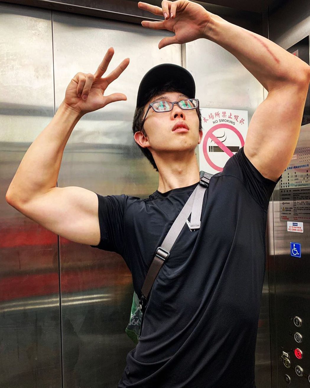 孙安佐参加健美比赛p站「白斩鸡」肤色超显眼