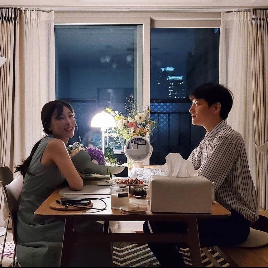 美女网红癌逝深情男友墓前庆交往6周年网泪崩