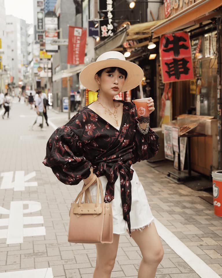 抱4个月大儿在流理台洗澡　网红惨遭砲轰泪崩道歉