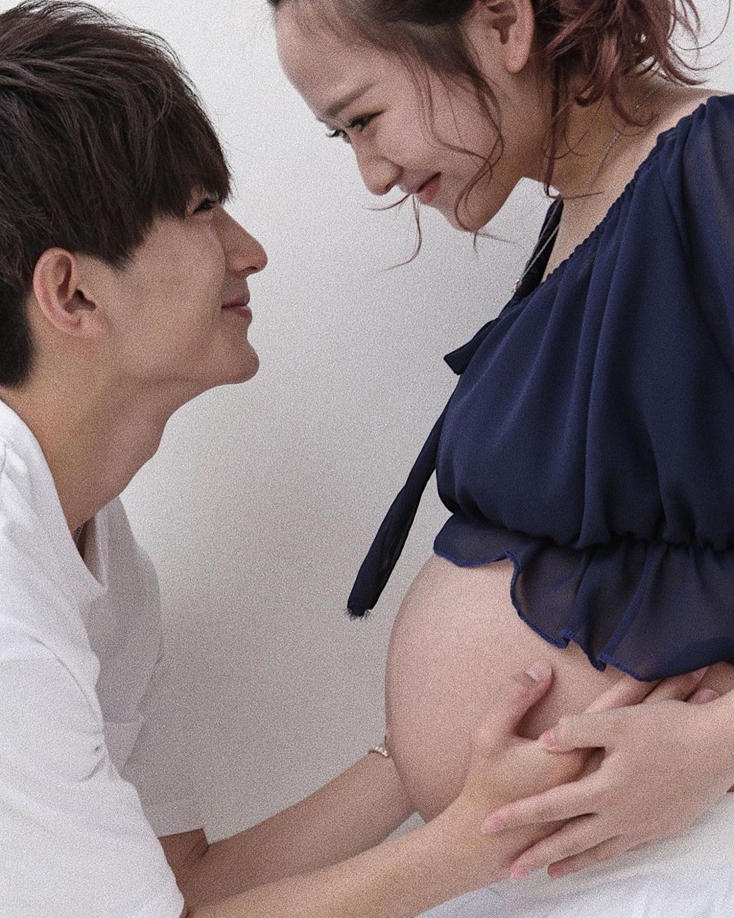 16岁女高生阵痛8小时产女 18岁网红尪:亲看女儿出生很感动