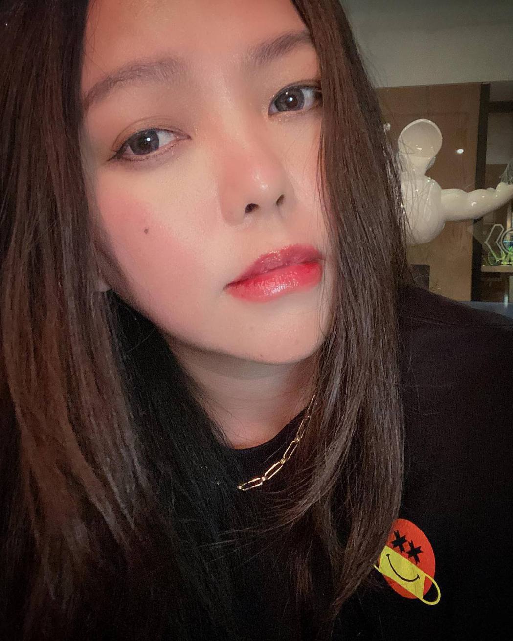 朋友的姐姐张惠妹七夕罕见晒自拍美照　V脸尖下巴网赞「这状态是妹」