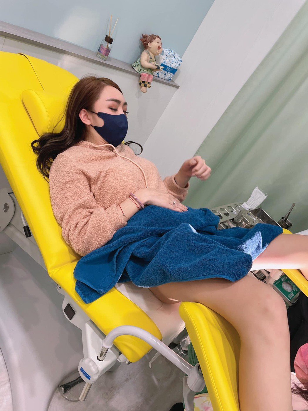 罔腰po内诊照说「莫名流血」 网友酸「借保健室拍的」