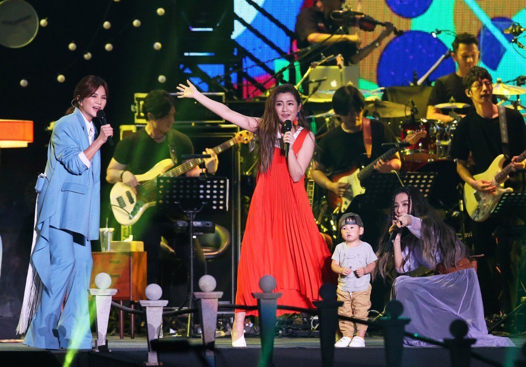 谢谢十七岁的「她  （S.H.E）」