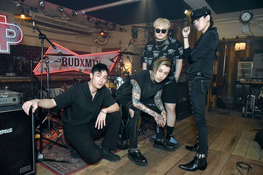 TRASH乐团揪14名粉丝入场一开唱就出事