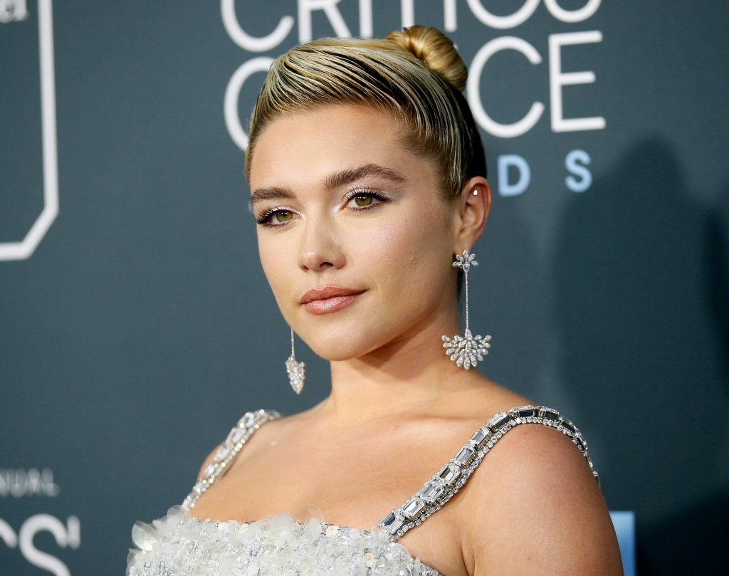 漫威女侠再杠不伦女导演？只走红毯不出席记者会