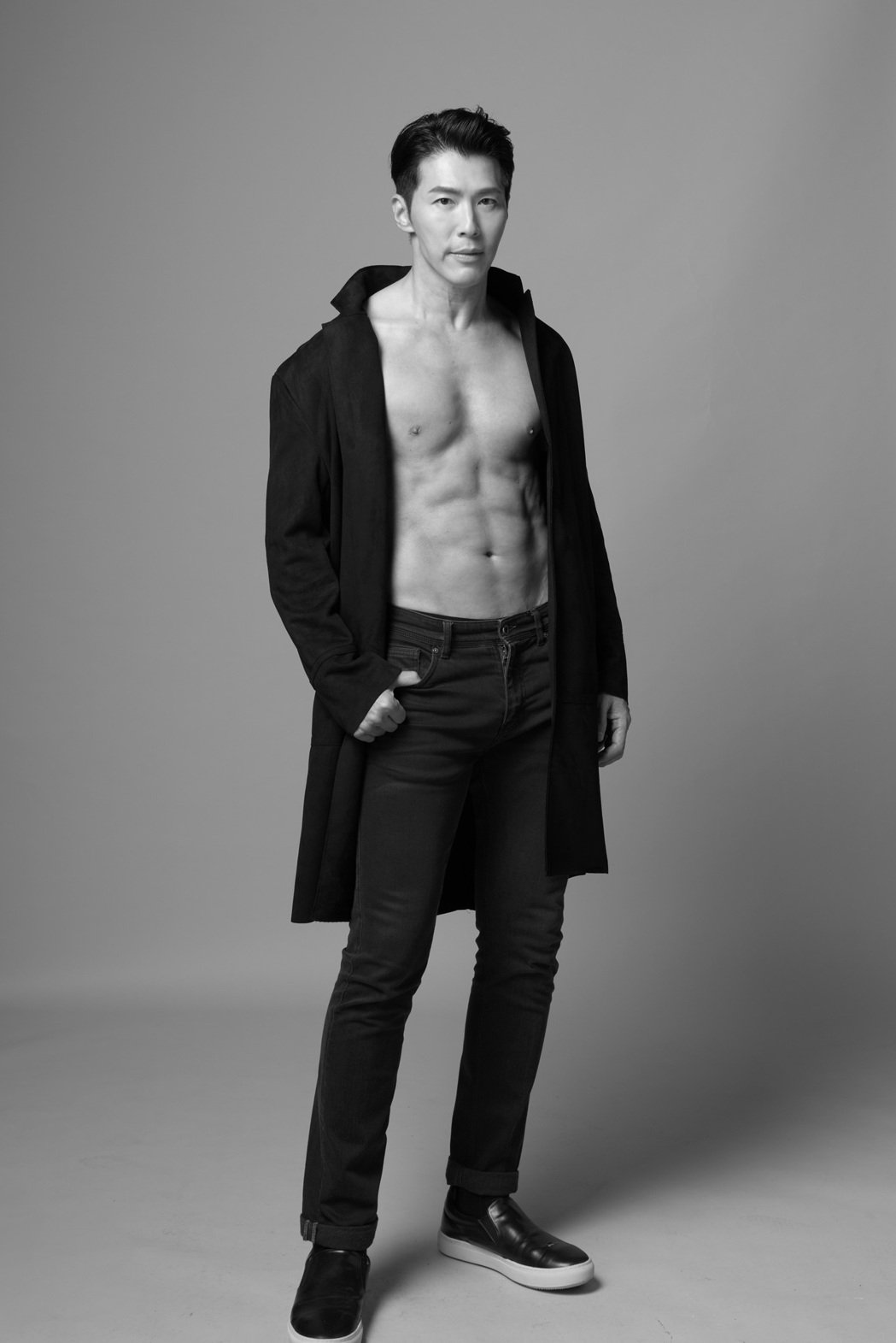 p站50岁黄少祺每日六分饱炸出神级胸腹肌退休那天才放松