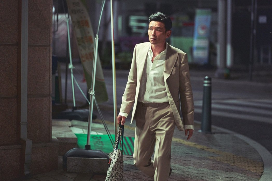 千亿票房影帝被绑架！ 胶带摀嘴、痛苦表情全都录