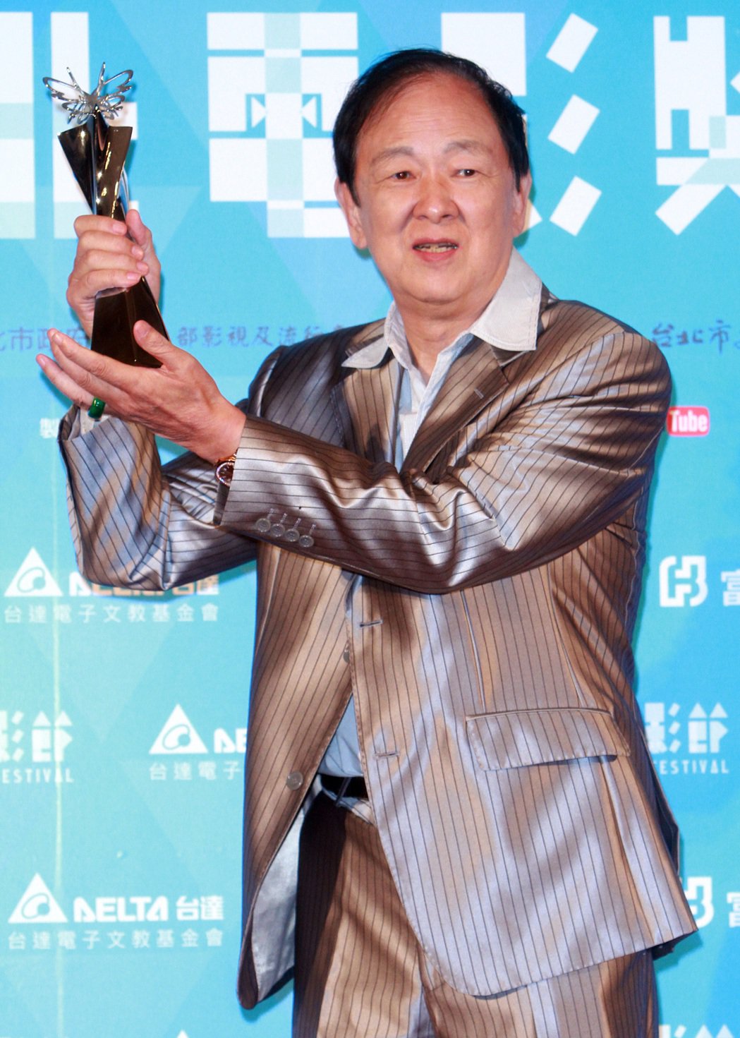 王羽开拳脚动作片先河大侠身影永存影迷心中