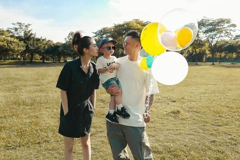 余文乐二胎生了！经历早产难关终于回家，取名余初心，不忘与老婆相爱初心