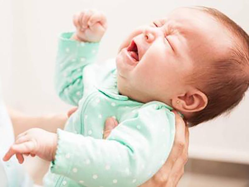 7月大男婴托保母带，12天后右眼失明、双眼斜视、全身半瘫！