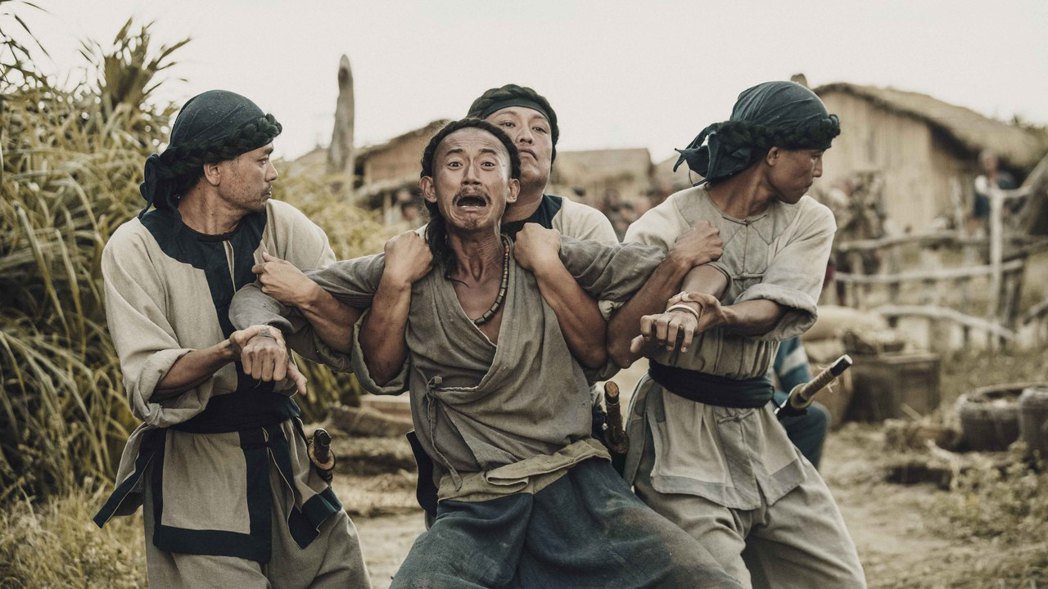 吴慷仁「斯卡罗」遭活绑十字架跪地喷泪网赞「好神」