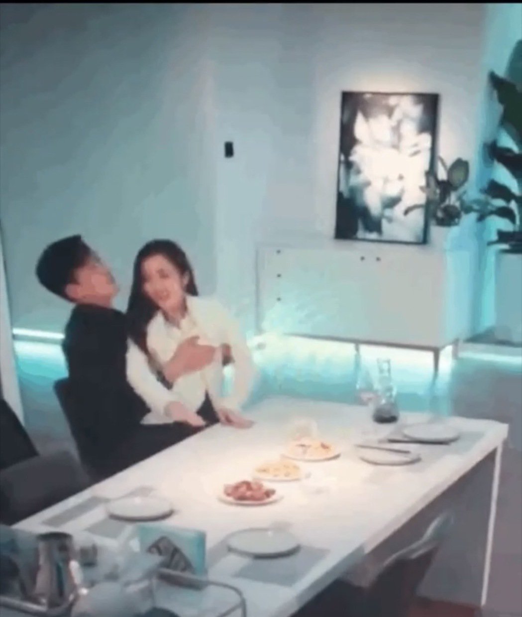 陆剧男神自肥摸胸D奶女主角网骂恶心「下一个李易峰」